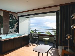 ocean-front-signature-room-with-hot-tub