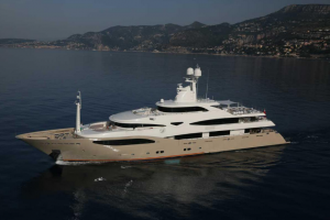 Lightholic-GYC-Mega-Yacht